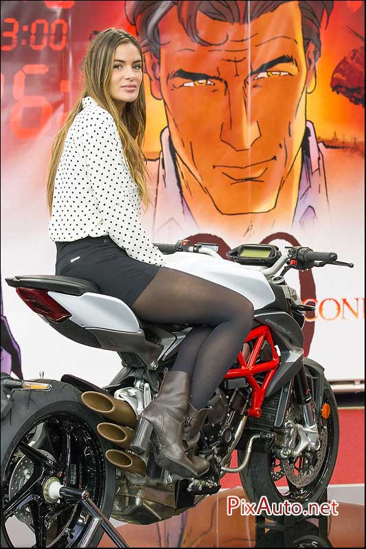 Salon-de-la-Moto 2015, Hotesse MV-Agusta Brutale 800