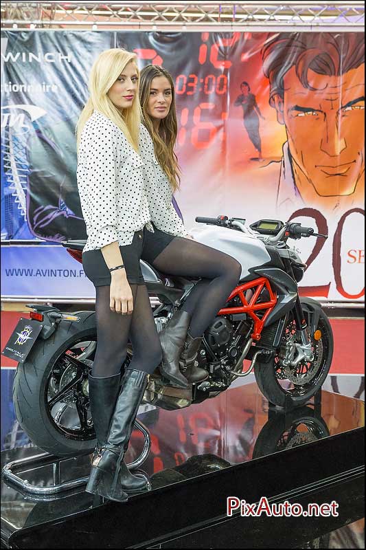 Salon-de-la-Moto, Hotesses MV-Agusta Brutale 800