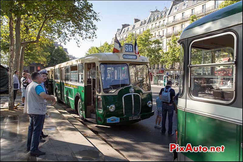 Traversee de Paris Estivale, Autobus Somua Place de La Republique