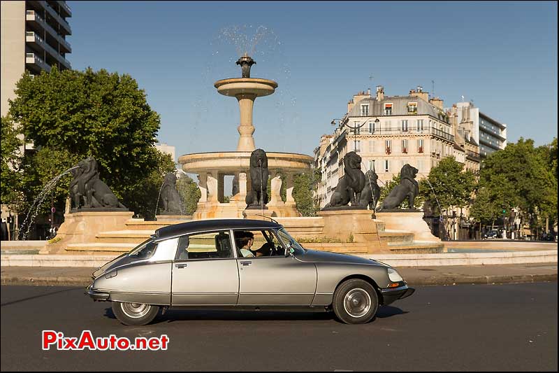 Traversee de Paris Estivale, Citroen DS Place Felix Eboue