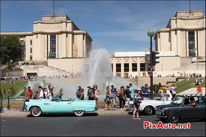 Traversee de Paris Estivale, Ford Thunderbird Place du Trocadero