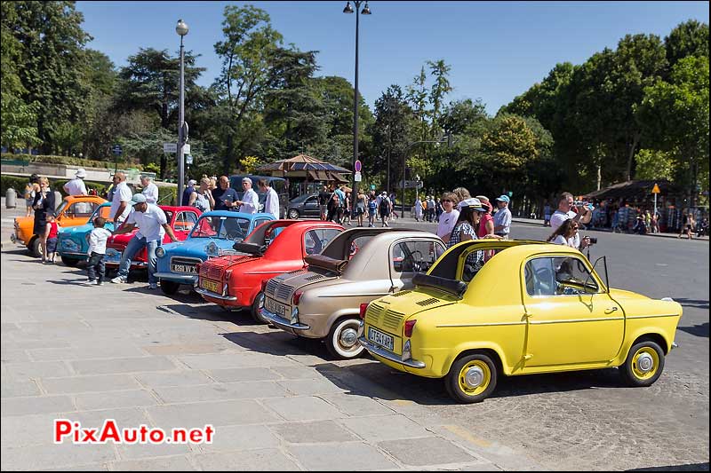 Traversee de Paris Estivale, Vespa 400 Place du Trocadero