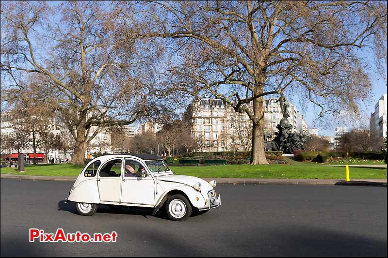 Traversee de Paris, Citroen 2cv Place de la Nation