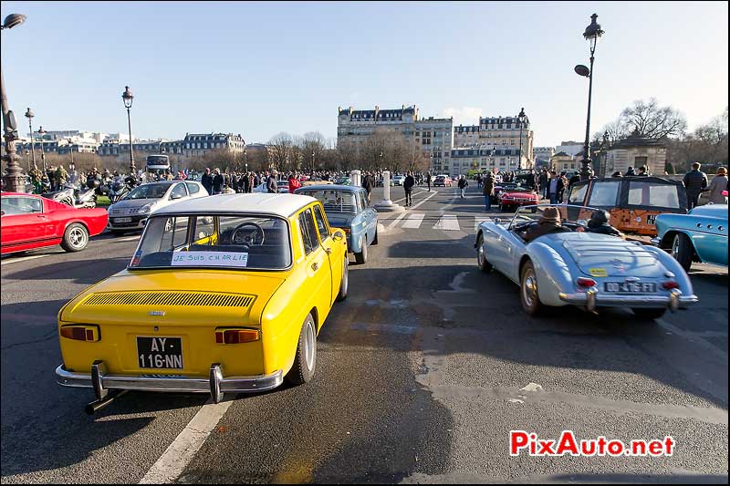 Traversee de Paris, Renault 8 Place des Invalides