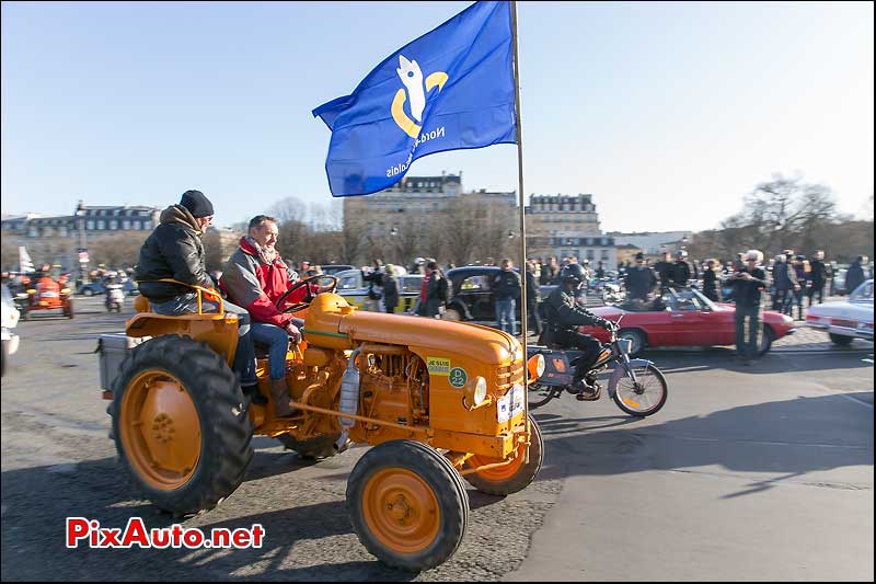 Traversee de Paris 2015, Tracteur Renault Place Invalides