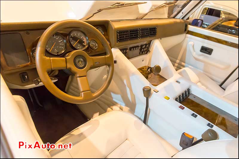 Exposition Vacation Artcurial Motorcars, Lamborghini LM002 Habitacle