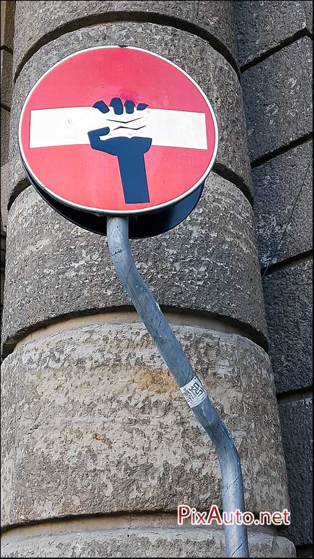 Panneaux-code-de-la-route, Clet-Abraham, 20160627_190800