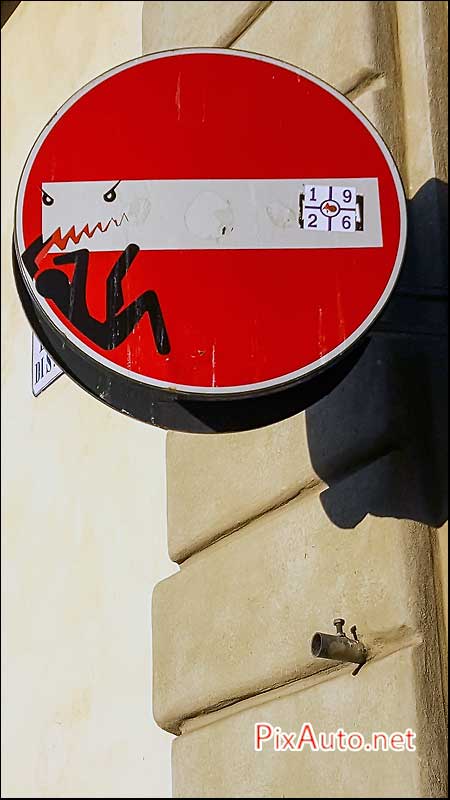 Panneaux-code-de-la-route, Clet-Abraham, 20160627_193807