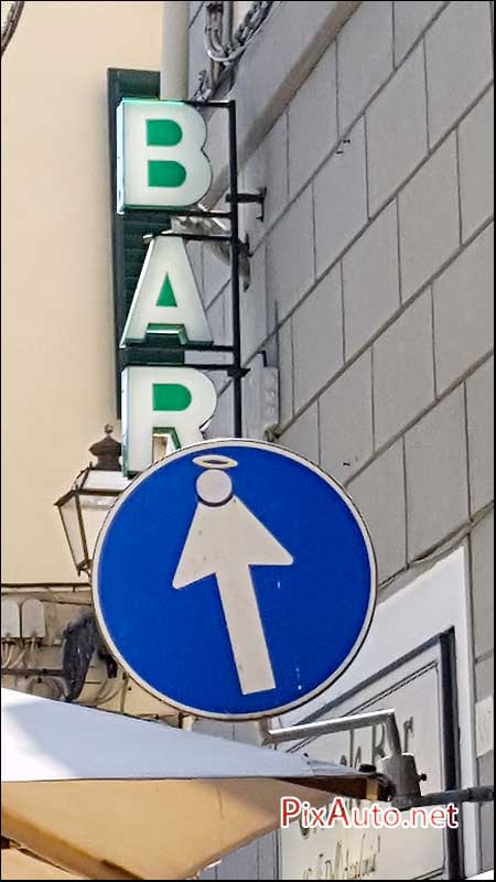 Panneaux-code-de-la-route, Clet-Abraham, 20160629_112124_002