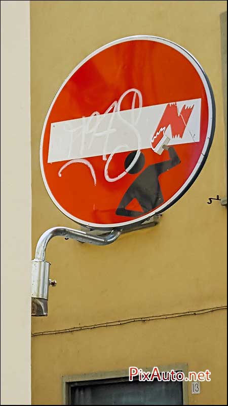 Panneaux-code-de-la-route, Clet-Abraham, 20160630_112542