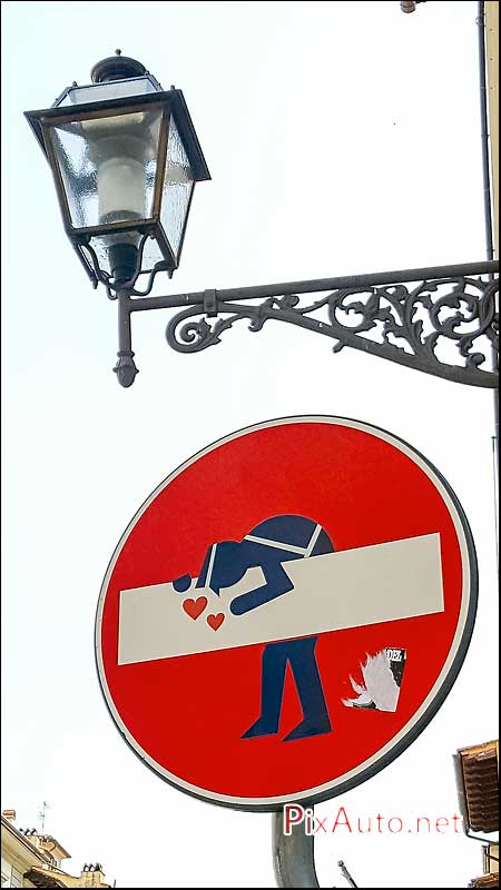 Panneaux-code-de-la-route, Clet-Abraham, 20160630_125318
