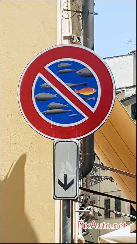 Panneaux-code-de-la-route, Clet-Abraham, 20160630_143849