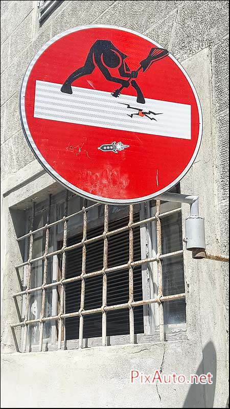 Panneaux-code-de-la-route, Clet-Abraham, 20160630_144228