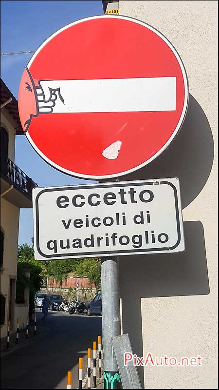 Panneaux-code-de-la-route, Clet-Abraham, 20160630_173304