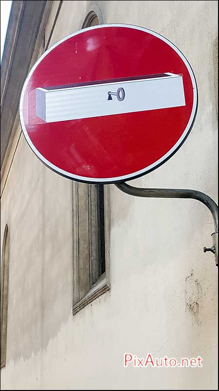 Panneaux-code-de-la-route, Clet-Abraham, 20160630_182205