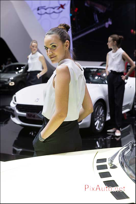 Geneva International Motor Show, Hotesses Fiat 124 Spyder