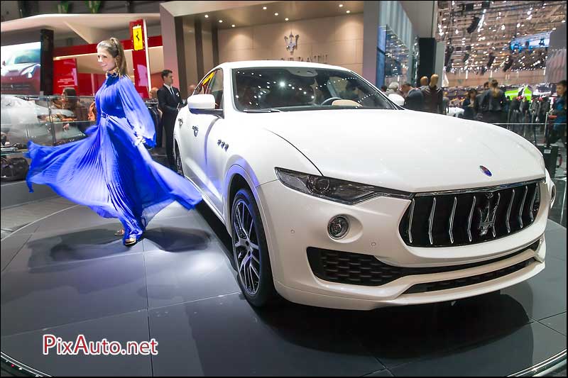 Salon-auto-geneve, SUV Maserati Levante et hotesse