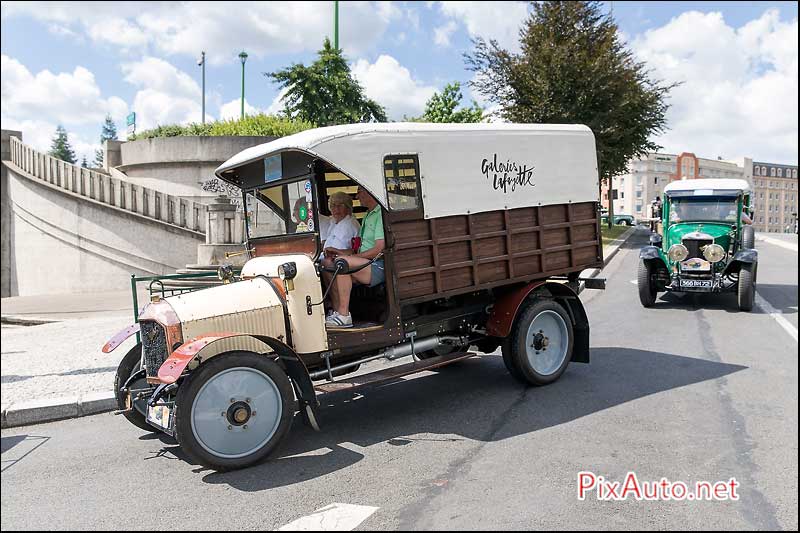 Traversee-de-Paris-Estivale, Camionette Unic M1A de 1914