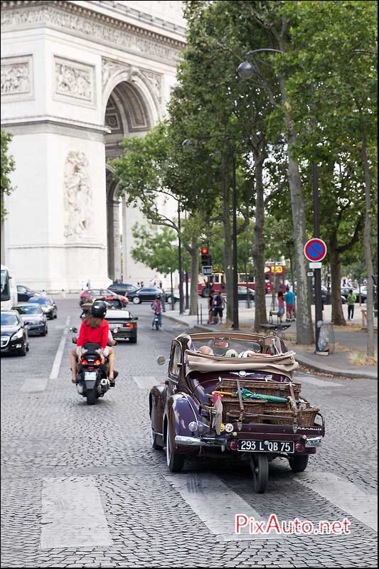 Traversee-de-Paris-Estivale, Renault 4cv Decouvrable