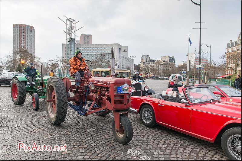 Traversee-de-Paris 2016, Tracteur Mc Cormick Farmall