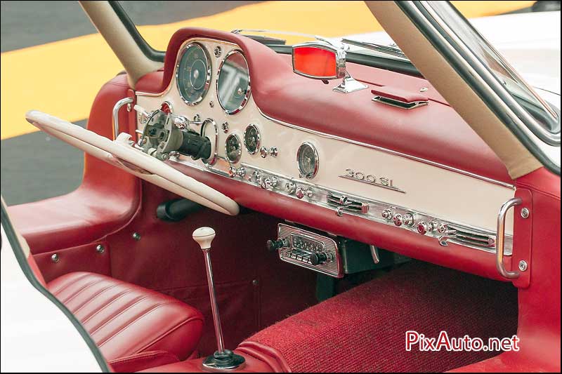 RM-Sothebys, Mercedes 300SL Tableau de Bord