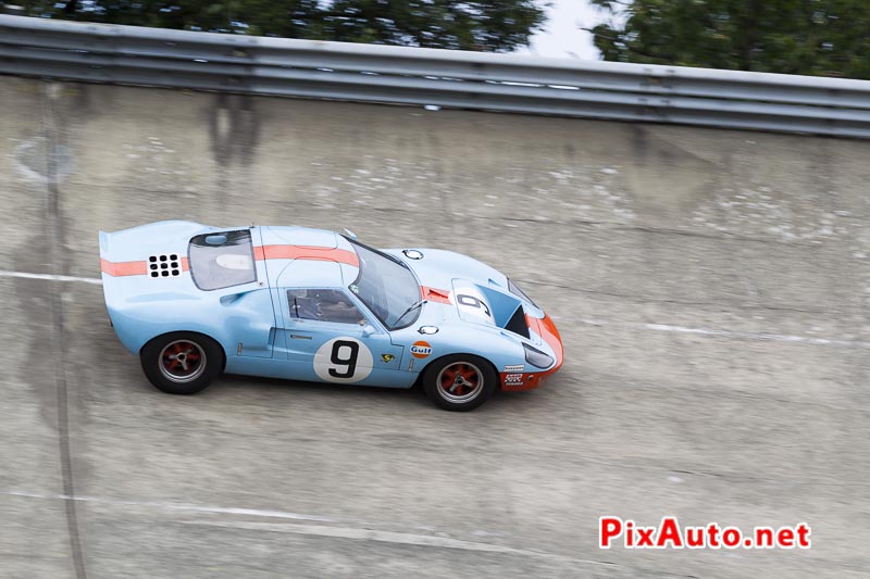 Autodrome-Heritag-Festival, Ford GT40 Gulf sur le Banking