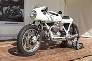 Cafe-Racer-Festival, prepe Moto-Guzzi sur les Chapeau de Roues