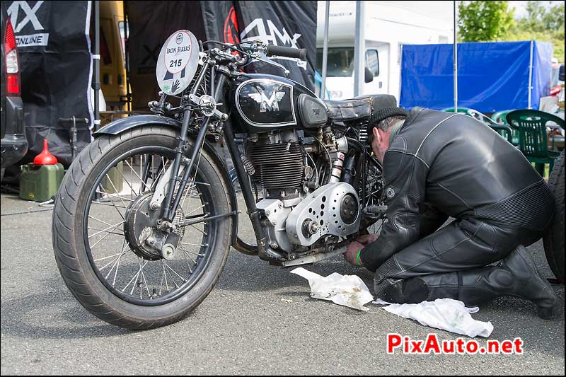 Iron Bikers, mecanique au pit