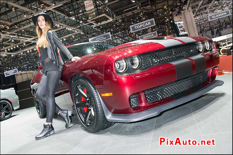 Salon-de-Geneve, Dodge Challenger Srt Et Hotesse