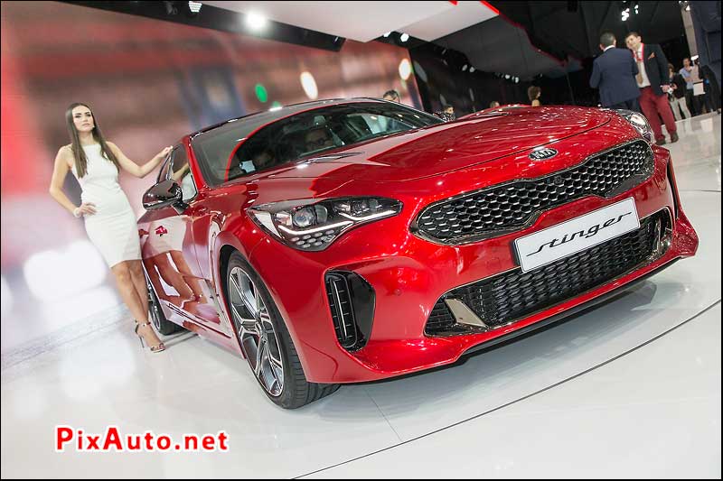 Salon-de-Geneve, Kia Stinger et Hotesse