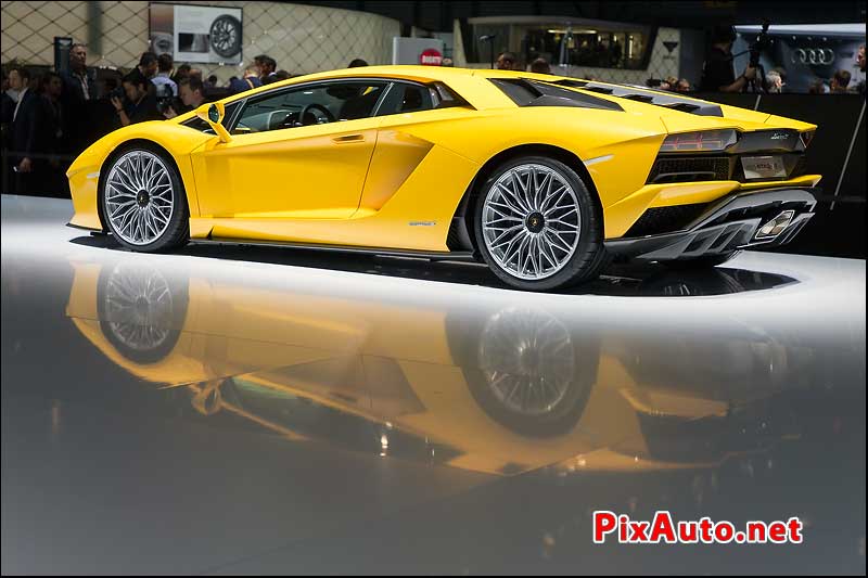 Salon-de-Geneve, Lamborghini Aventador S Profil