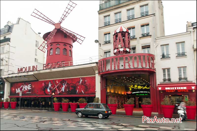 Traversee-de-Paris Hivernale, Autobianchi A112 devant Moulin Rouge
