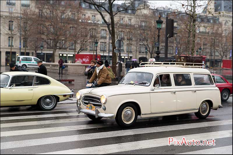Traversee-de-Paris Hivernale, Peugeot 403 Taxi