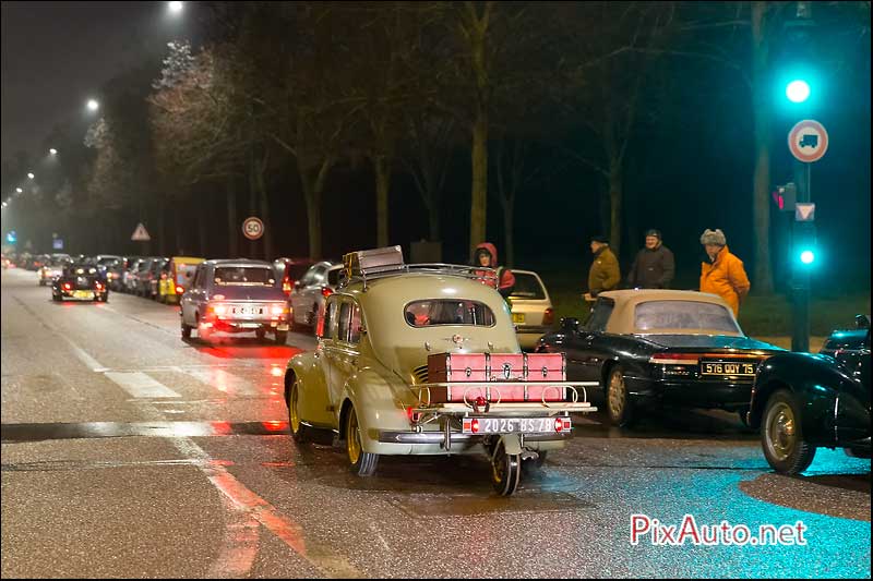 Traversee-de-Paris Hivernale, Renault 4cv avec Remorque