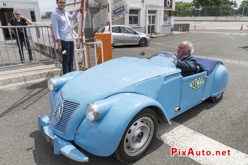 Autodrome Heritage Festival, Jean Vinatier Dans La 2cv des Records