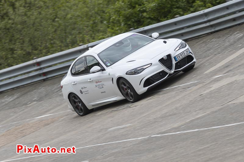 Les Collectionneurs Ont Du Coeur, Alfa Romeo Giulia Quatrifoglio