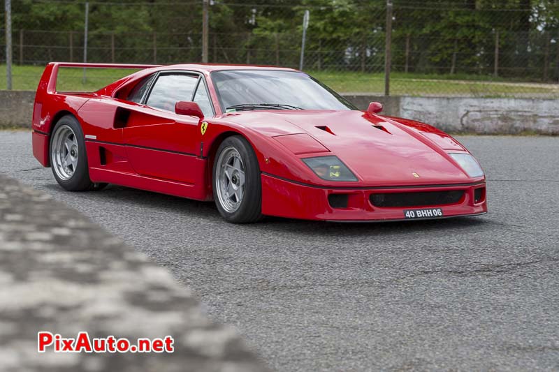Les Collectionneurs Ont Du Coeur, Ferrari F40 Aux Deux Ponts