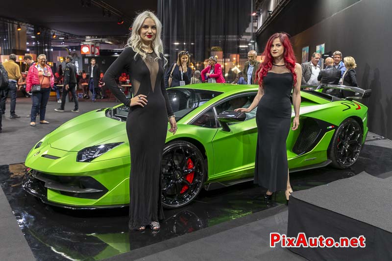 Paris Motor Show, Lamborghini Aventador SVJ et Hotesses