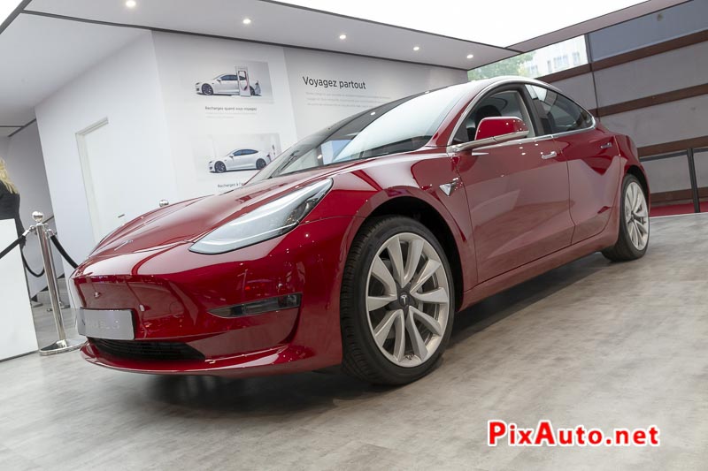 Paris Motor Show, Tesla Model 3