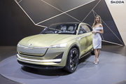 Brussels-Motor-Show, Skoda Vision E Concept et hotesse