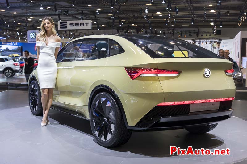 Brussels-Motor-Show, Skoda Vision E Concept et hotesse