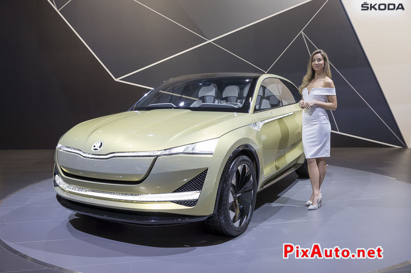 96e Brussels-Motor-Show, Skoda Vision E Concept et Hotesse