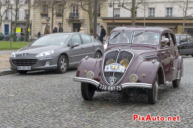 Traversee-de-Paris Hivernale, Peugeot 402