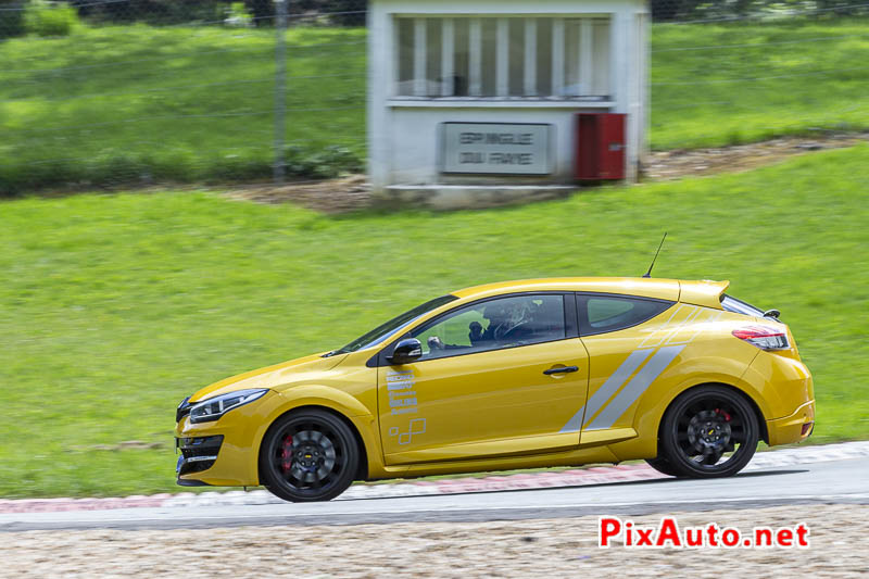 Liberté, Egalité, Roulez !, Renault Megane Rs Jaune