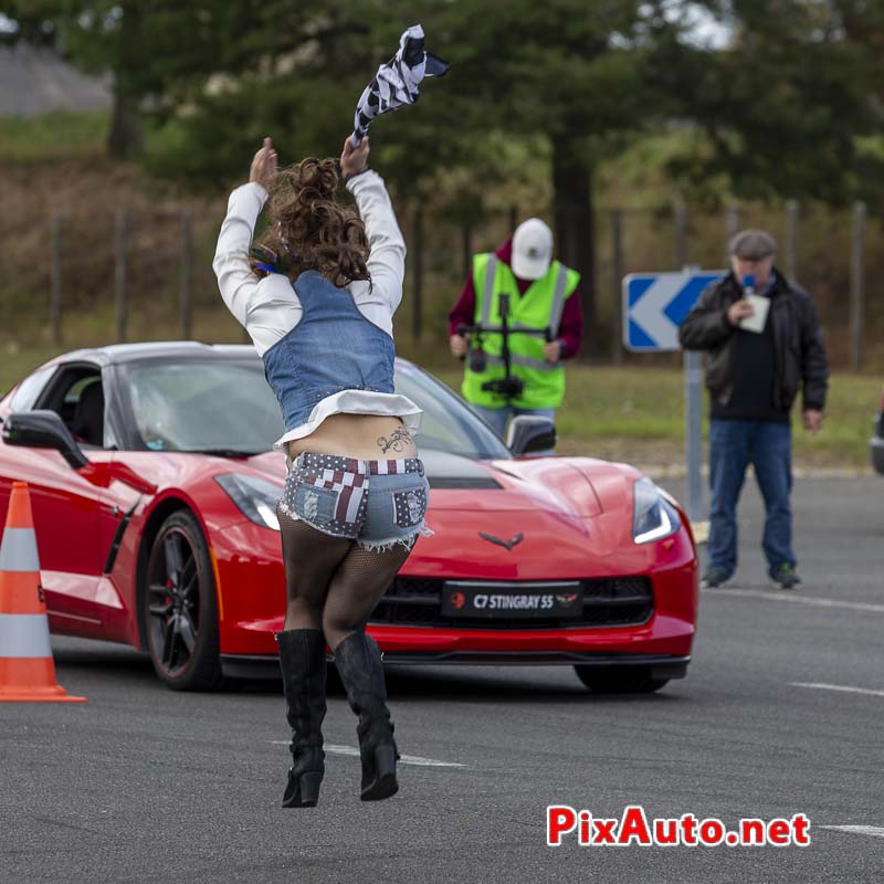 US Motor Show, Une Flag-girl Endiablee