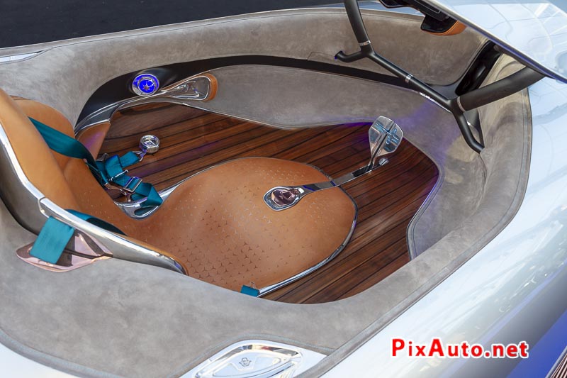 Festival Automobile International, Poste Pilotage Concept Eq Silver Arrow