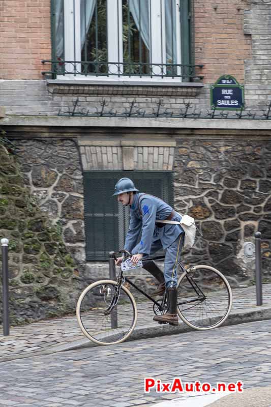 Traversée De Paris Hivernale, Soldat a Velo