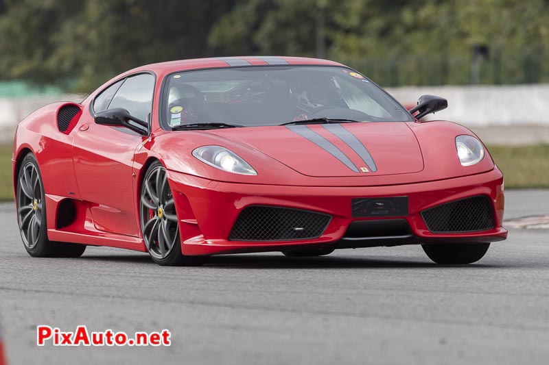 Ferrari F430 Scuderia sur le circuit de Linas-Montlhery