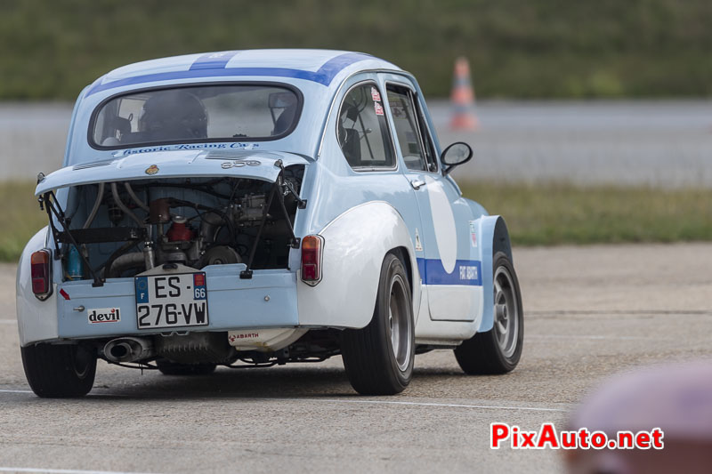 Fiat-abarth 850 dans la chicane Nord du circuit de Montlhery