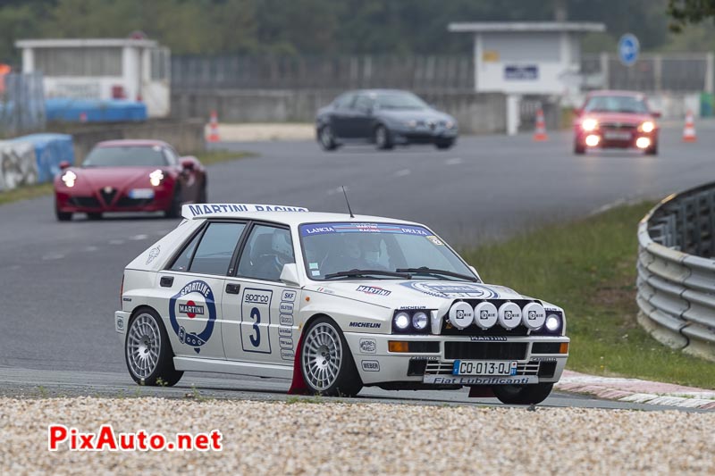 Lancia Delta HF Martini Racing sur le circuit